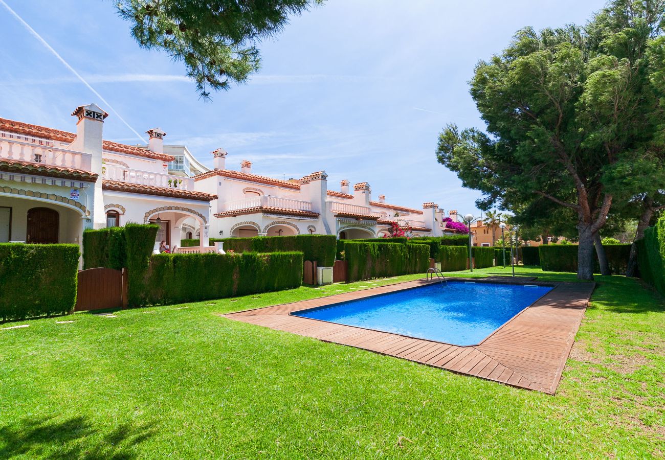 Дом на Миами Плайя - M307-062 UHC BOSQUE II FAMILY COMPLEX