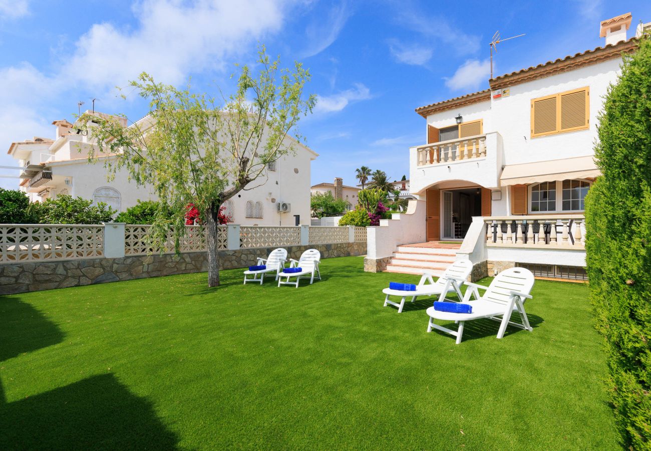 Дом на Миами Плайя - M307-108 CASA MISTRAL