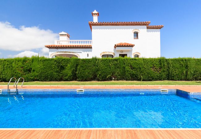 House in Miami Playa - M307-186 UHC MAGRANERS FAMILY COMPLEX